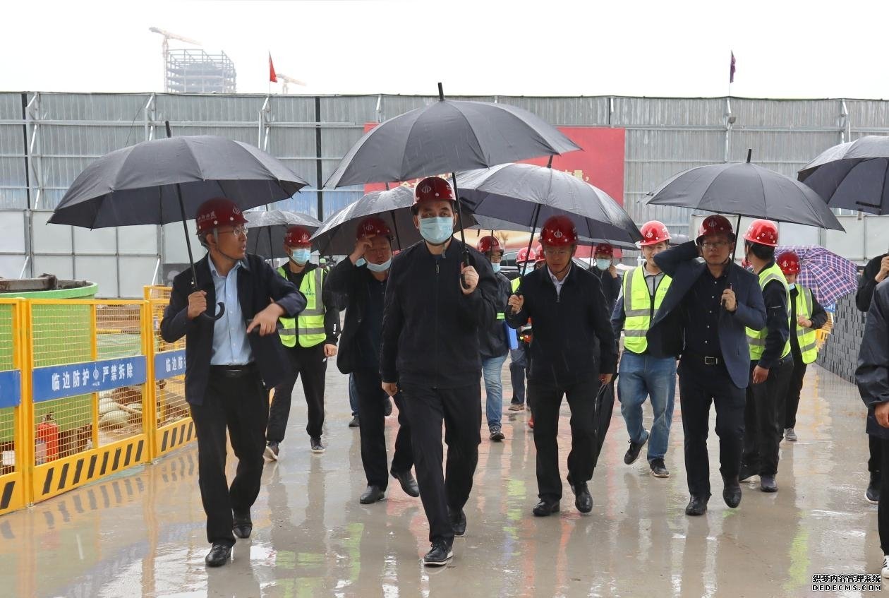 av线上
领导深入项目开展安全生产带班检查