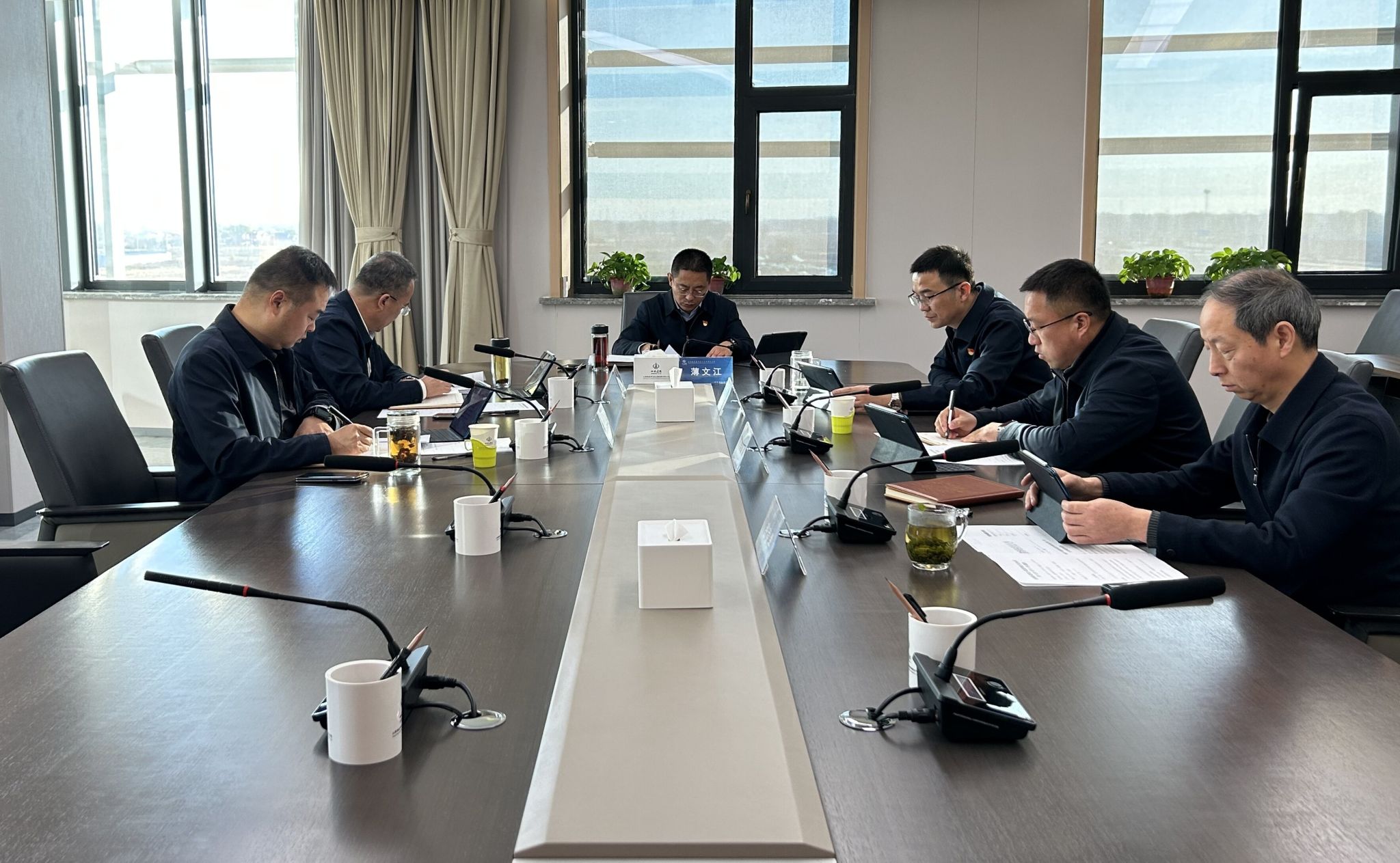 山西建投园区建发集团召开党委理论学习中心组（扩大）学习会