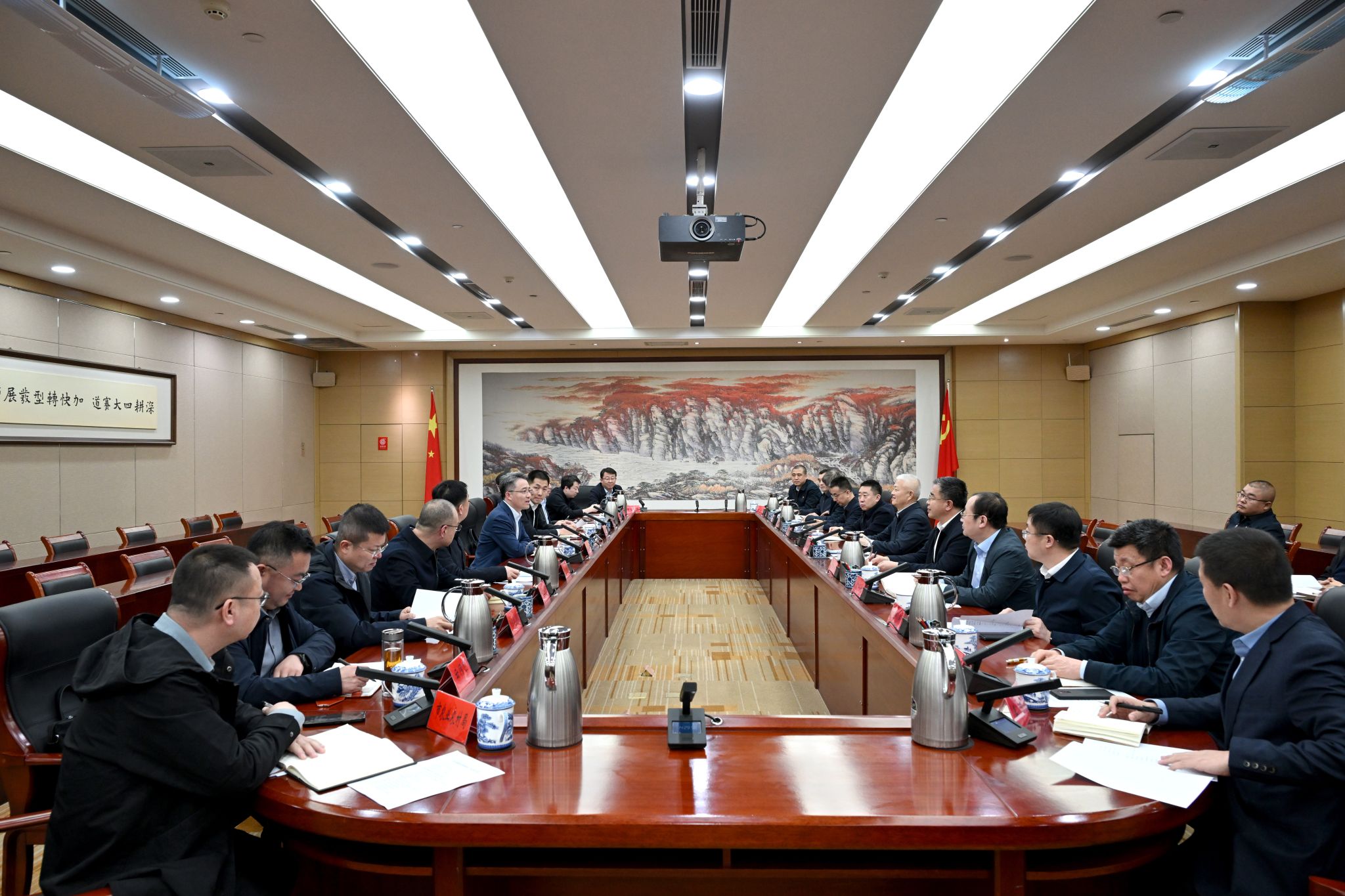 av线上
与大同市政府举行工作会谈