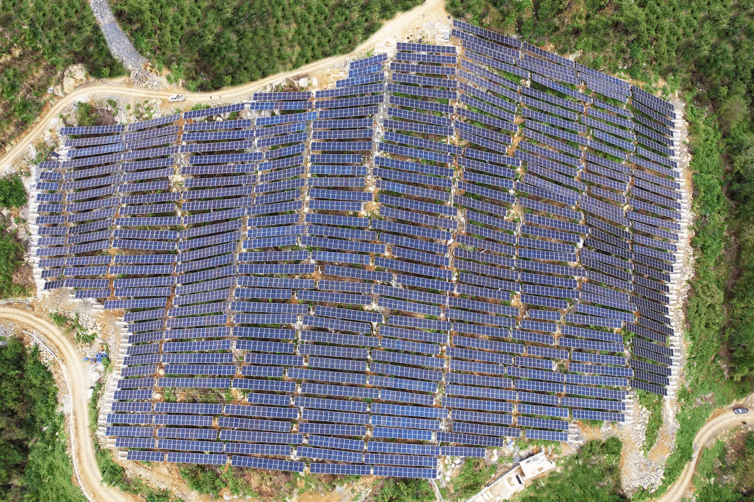 山西建投安装集团大唐富阳万市扩容37MW光伏复合发电项目柔性支架样板首并区并网成功