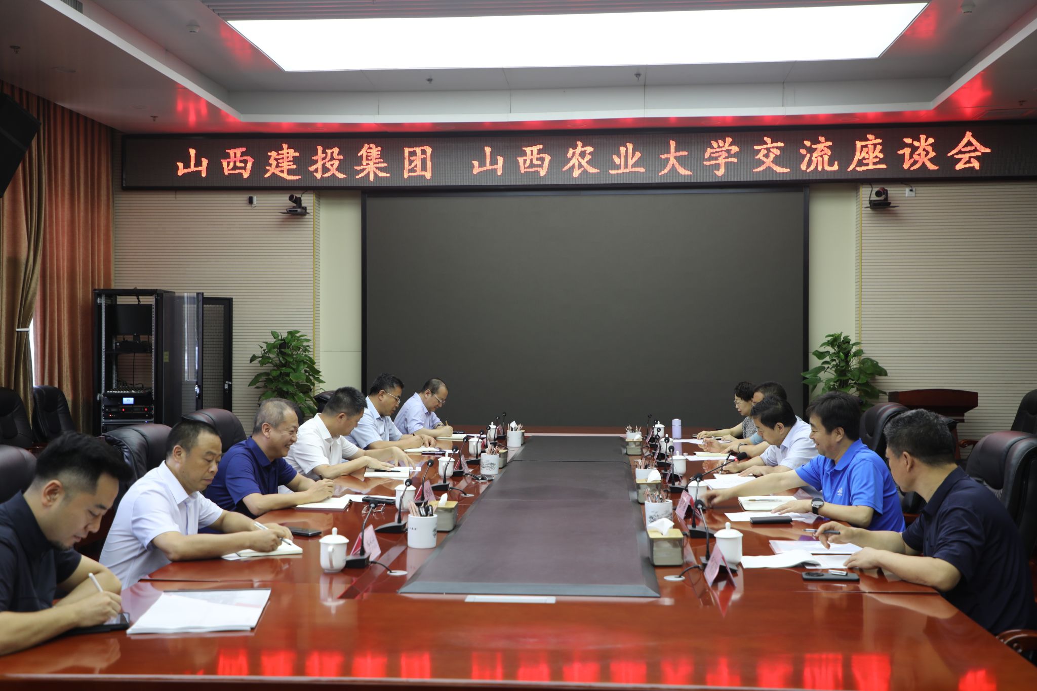 av线上
与山西农业大学举行工作会谈