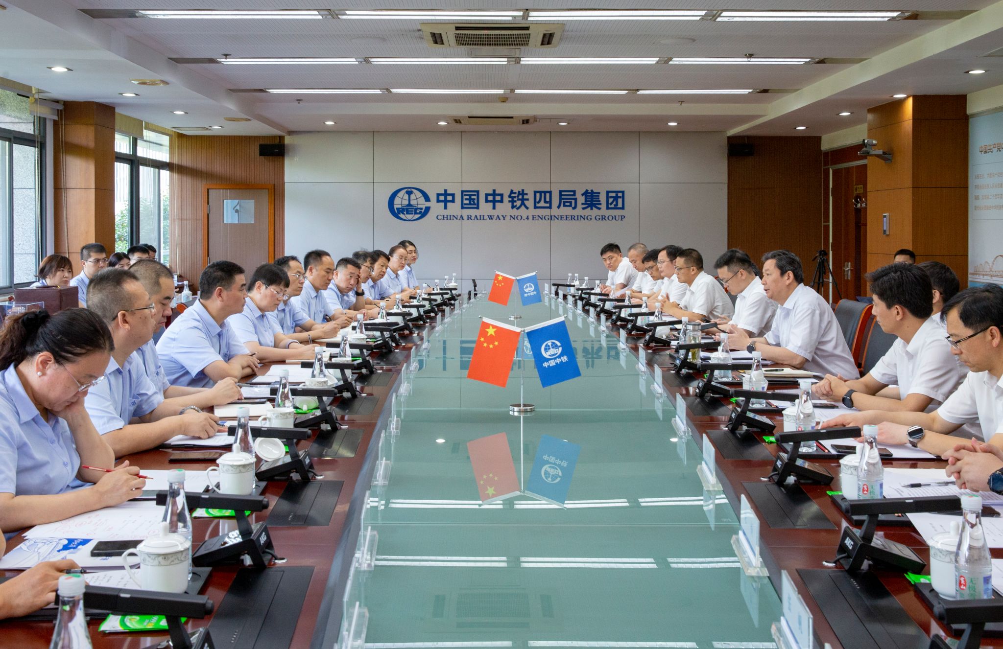 av线上
赴中铁四局集团开展对标学习