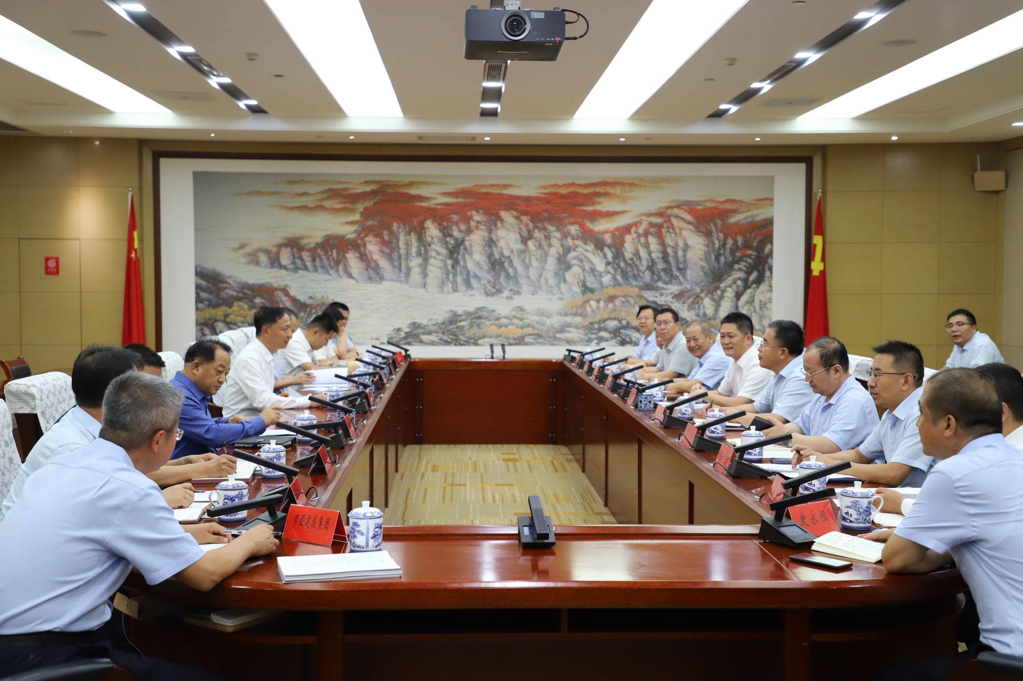 av线上
与大同市举行工作会谈