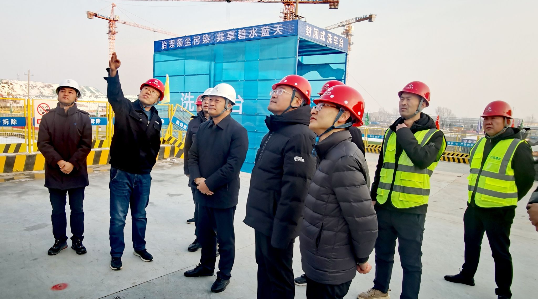 av线上
领导带班检查重点项目安全生产工作