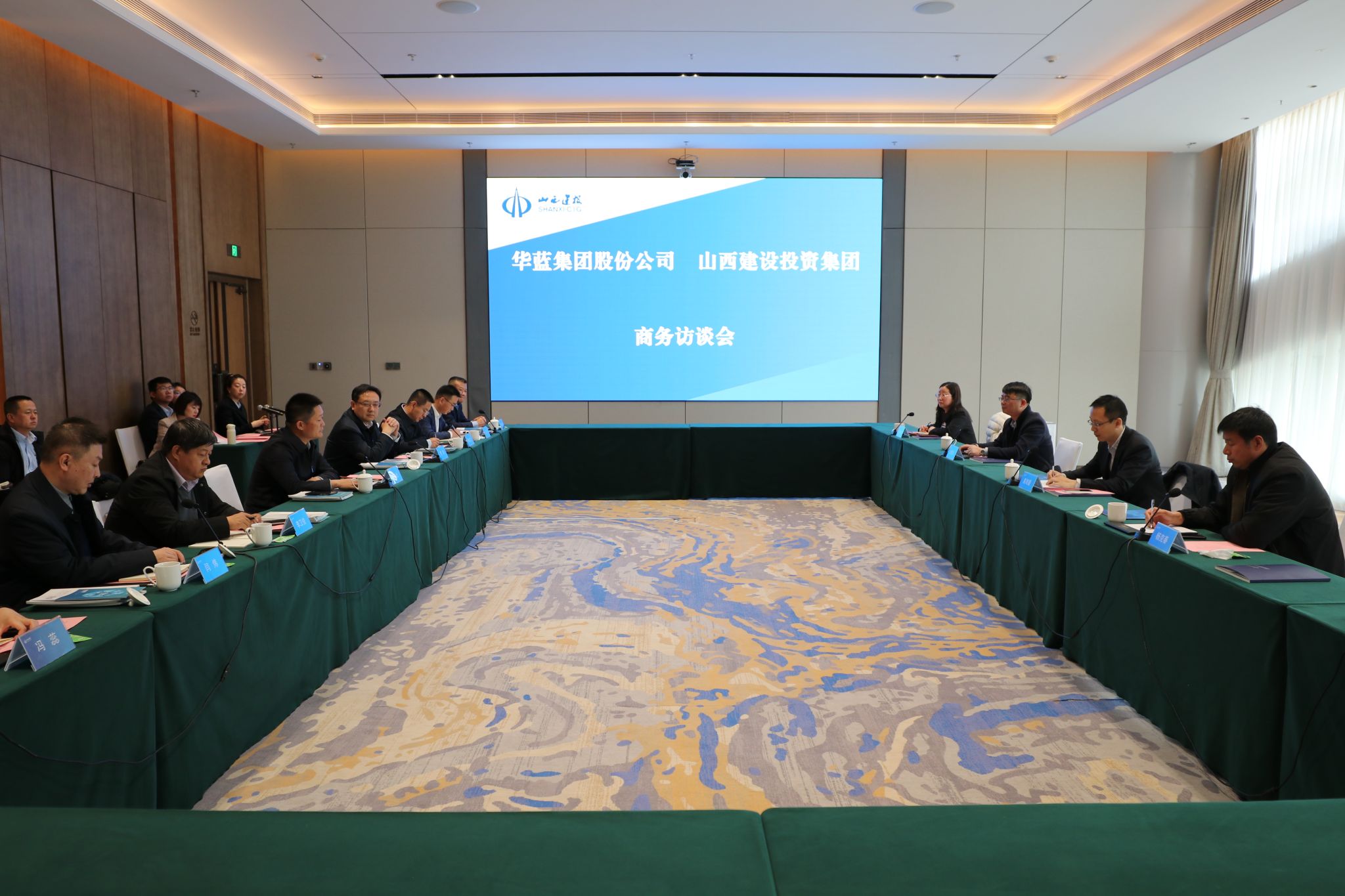 av线上
与华蓝集团股份公司举行工作会谈