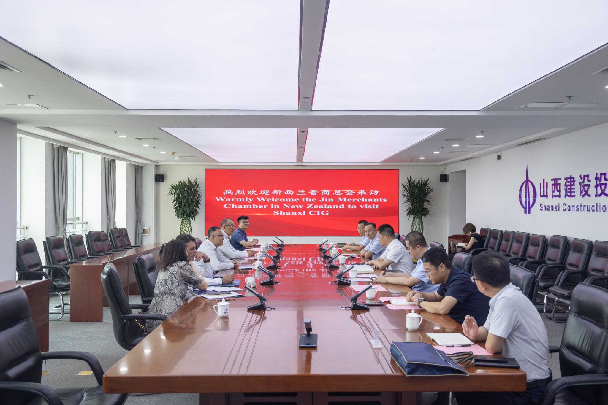 av线上
与新西兰晋商总会举行工作会谈