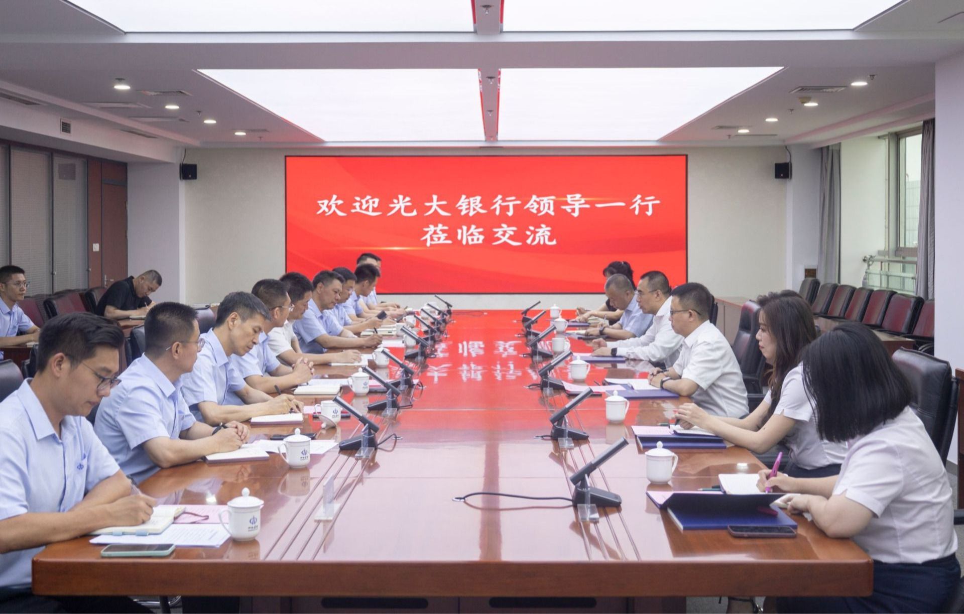 av线上
与光大银行太原分行举行工作会谈