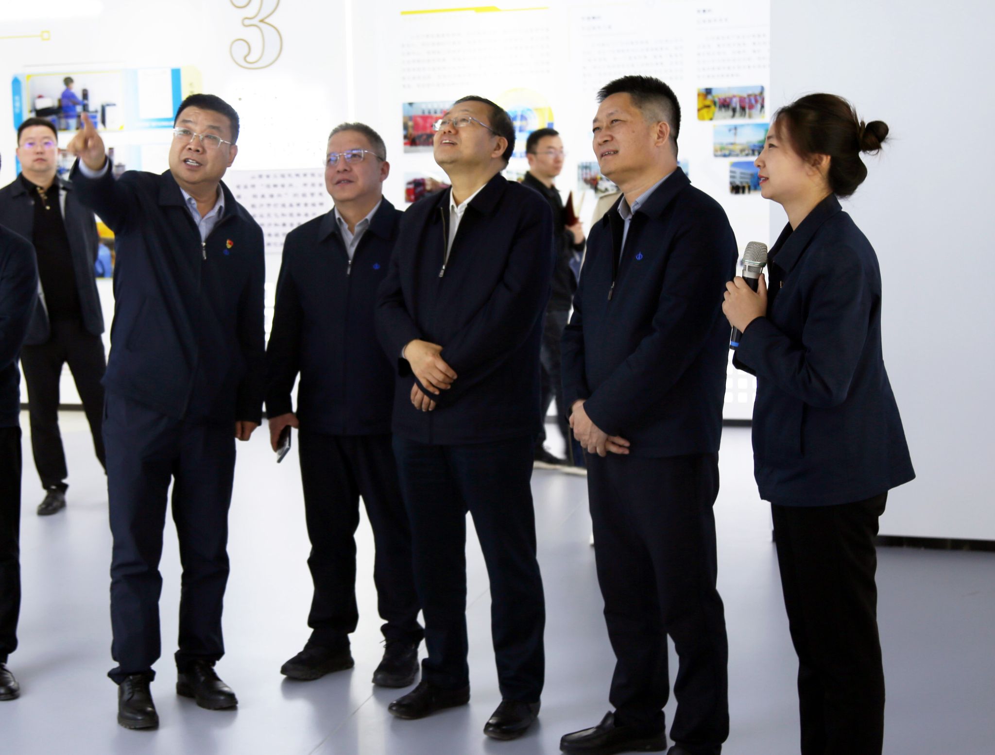 省总工会党组书记、常务副主席梁敬华来av线上
调研