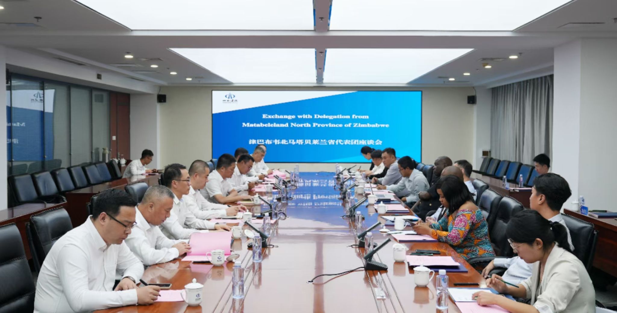 津巴布韦北马省政府代表团到访av线上
