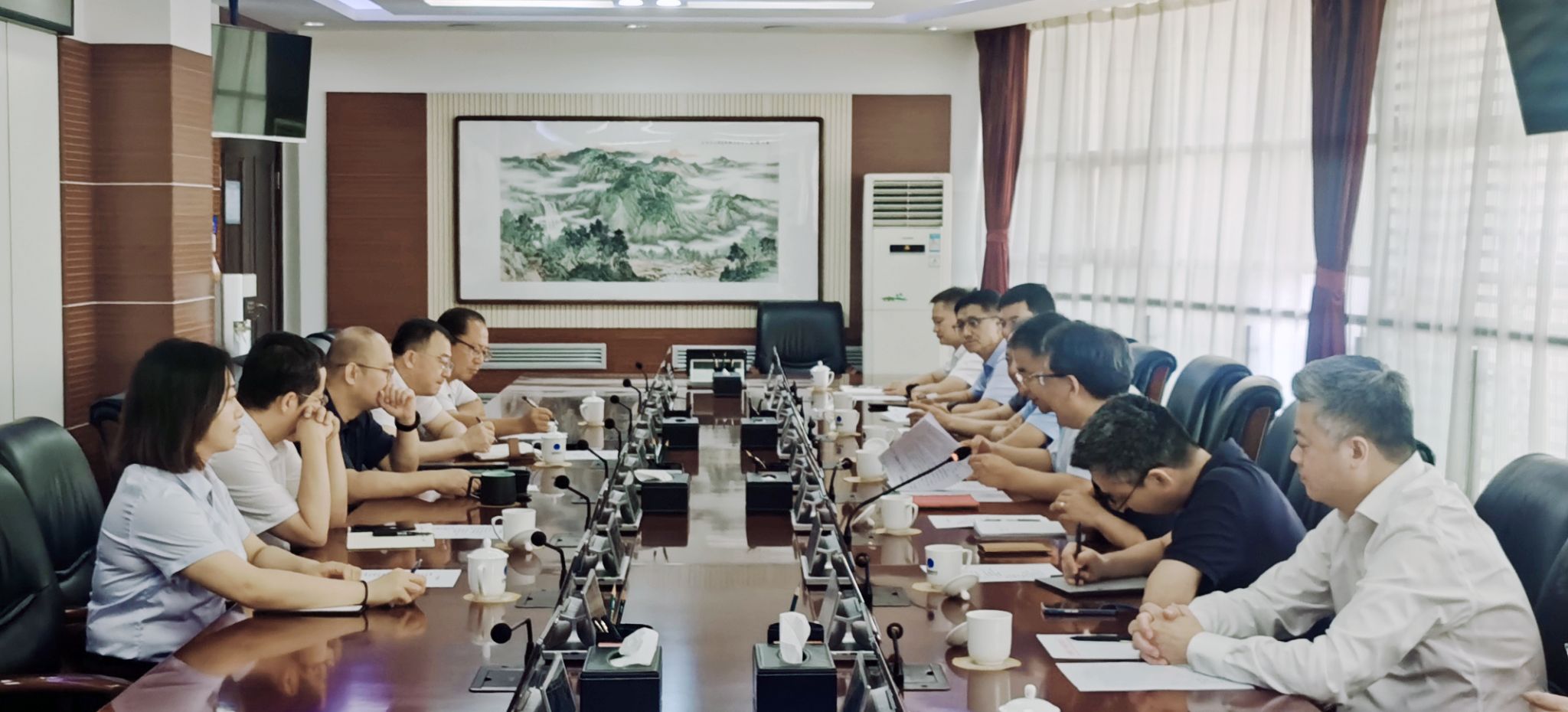 av线上
与山西航产集团举行工作会谈