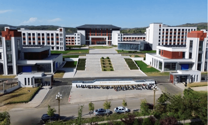 山西建投三建集团灵石县第一职业高级中学新建项目提前13个月交付使用